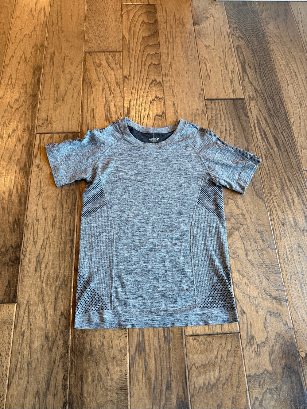 Old Navy Gray Short Sleeve Performance Tee